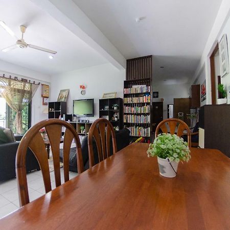 Poni Homestay Muara Dış mekan fotoğraf