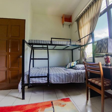 Poni Homestay Muara Dış mekan fotoğraf
